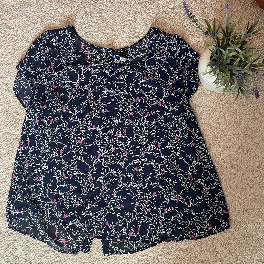 Torrid Short Sleeve Top - Cool Button Detail